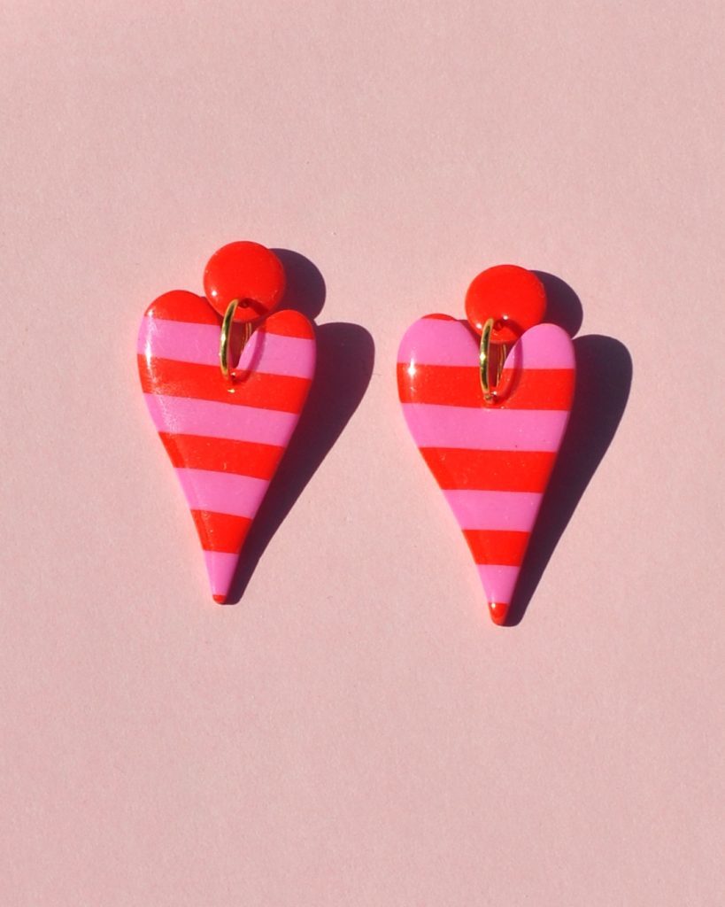 paire de boucles d'oreilles rayures rouge et rose cœur élancé puce ronde