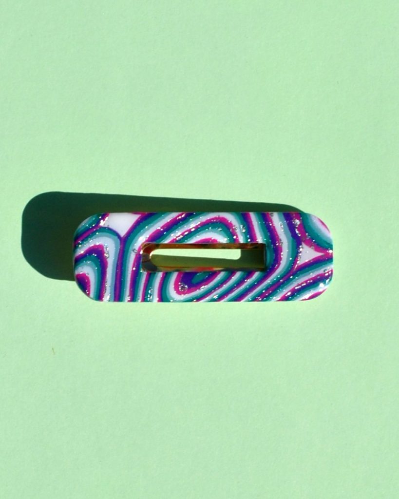 Barrette rectangle rétro aux bords arrondis, ajourée, au motif "à la dérive des astres".