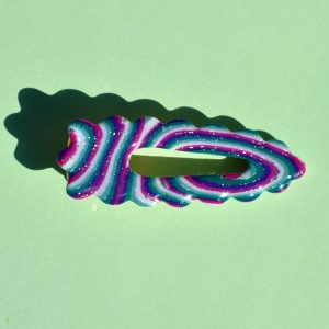 Barrette "triangulaire" festonnée ajourée au milieu au motif "à la dérive des astres".