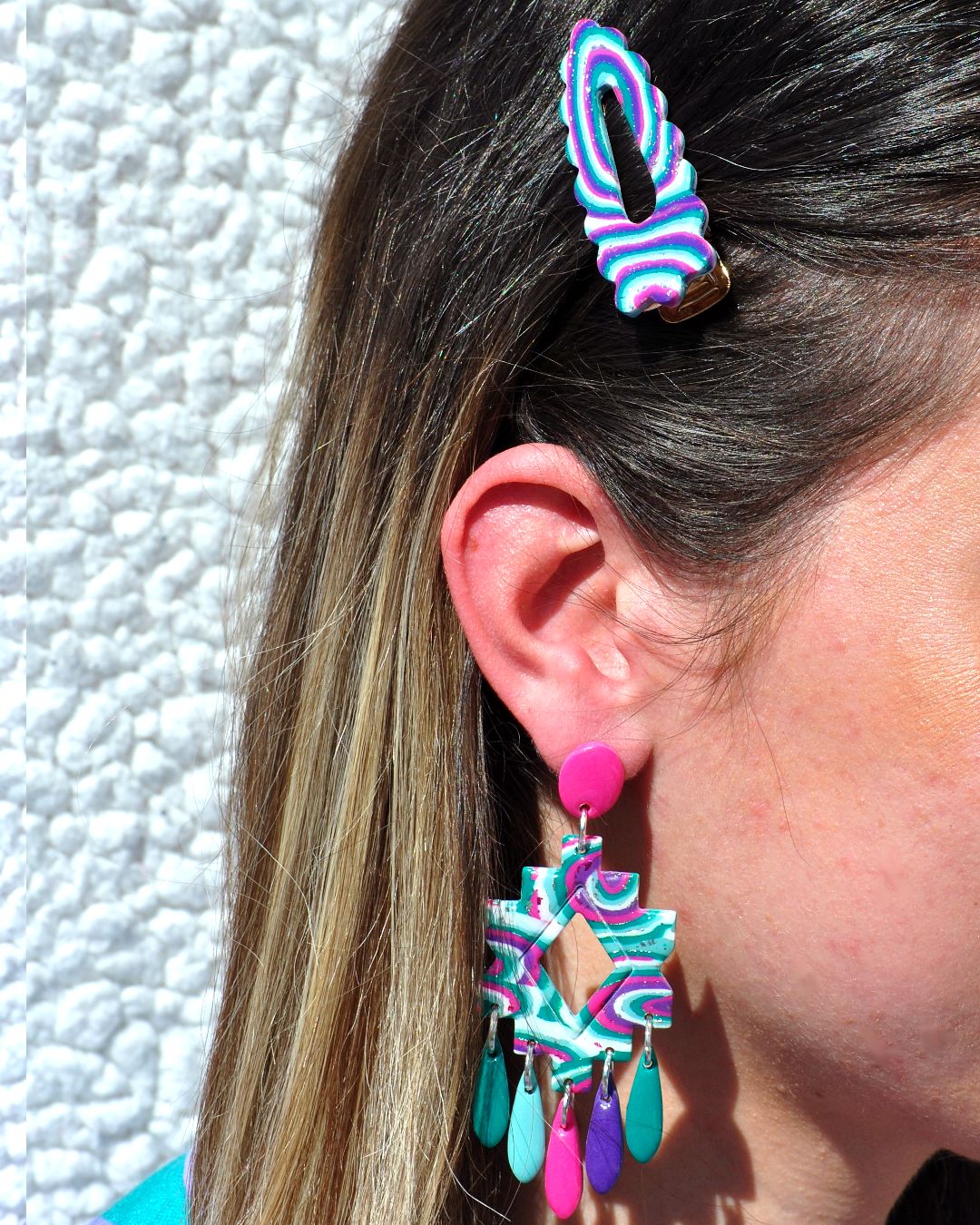 Barrette "triangulaire" festonnée ajourée au milieu au motif "à la dérive des astres".