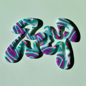 Paire de boucles d'oreilles maximaliste forme abstraite motif "à la dérive des astres".