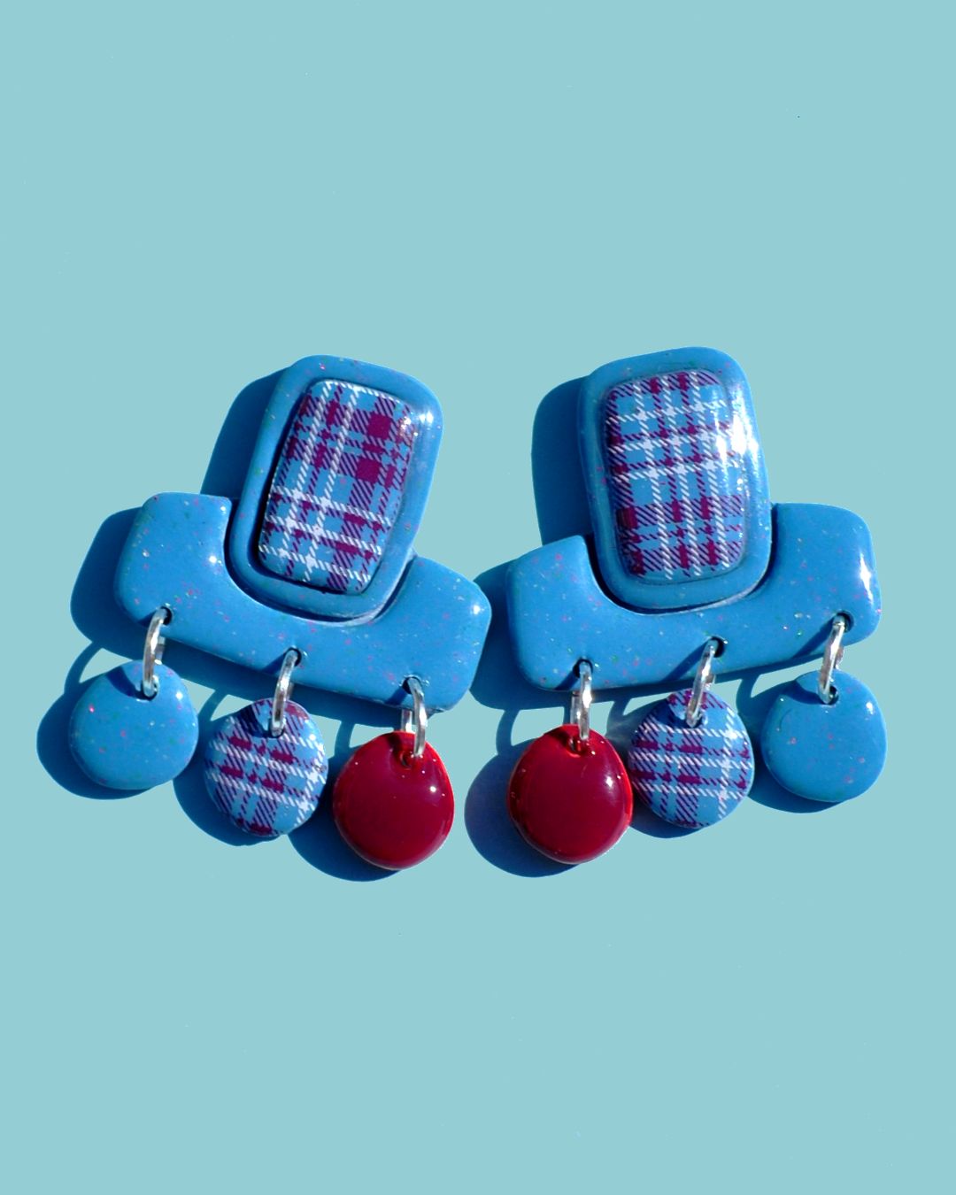 Boucle d'oreilles portée.