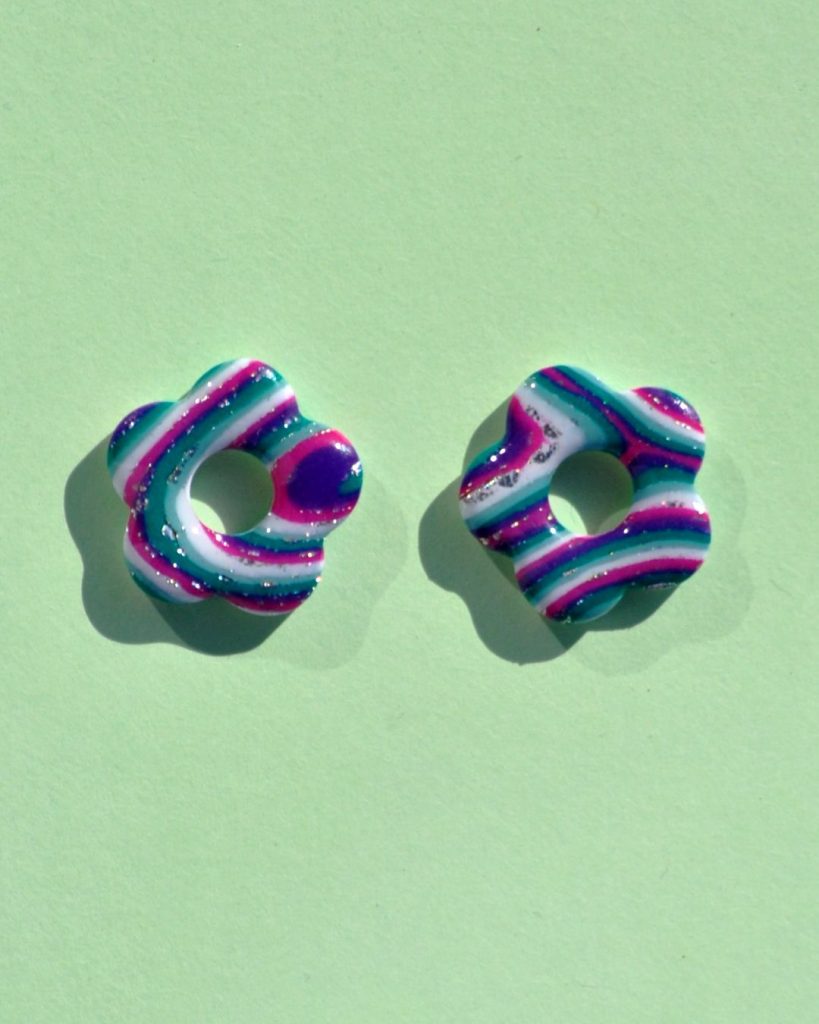 Pampilles interchangeables de taille moyenne en forme de fleurs classiques à cinq pétales, motif "à la dérive des astres".