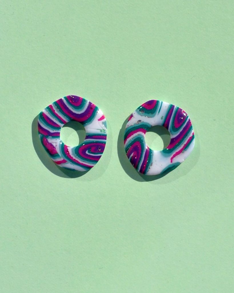 Pampilles interchangeables de "grande" taille en forme de cercle organique irrégulier motif "à la dérive des astres".