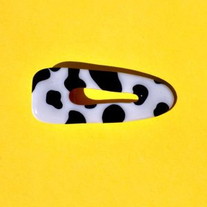 Barrette rectangle rétro aux bords arrondis, ajourée, au motif tâches de vache noires.
